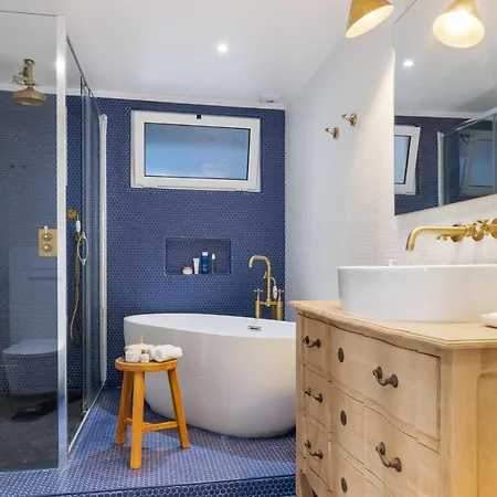 Bella Vista - Modern Classic In Heart Of City *