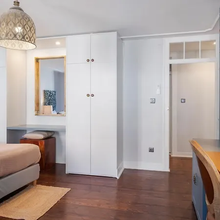 Bella Vista - Modern Classic In Heart Of City Apartment *