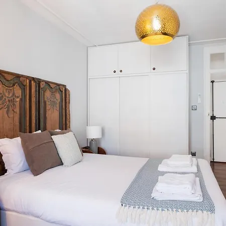Bella Vista - Modern Classic In Heart Of City Apartment *