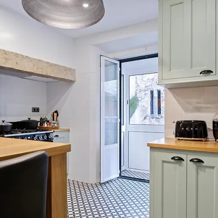 Апартаменты Bella Vista - Modern Classic In Heart Of City Лиссабон